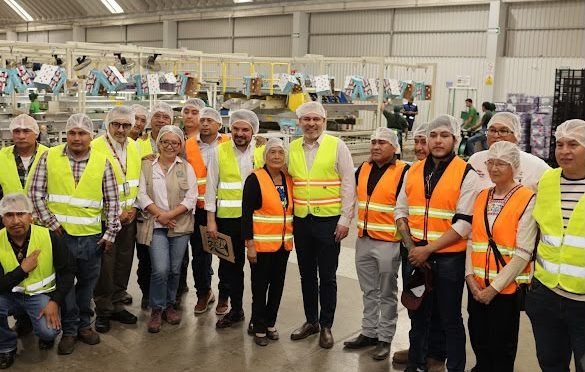 Sheinbaum y Apeam firman acuerdos para la industria del aguacate; Bedolla destaca seguridad laboral