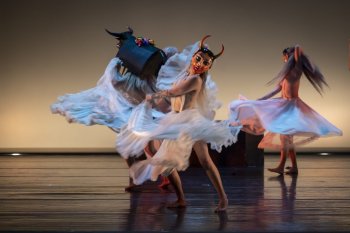 Compañía Lola Lince lleva 'Operativo Kafka' al Festival Cervantino con 12 bailarines