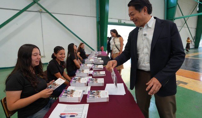 SEP amplía turnos y becas en Baja California para que ningún joven quede sin bachillerato
