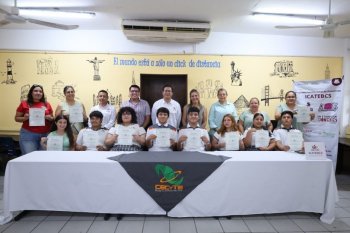 ICATEBCS entrega 39 constancias a personal y alumnos de Los Cabos