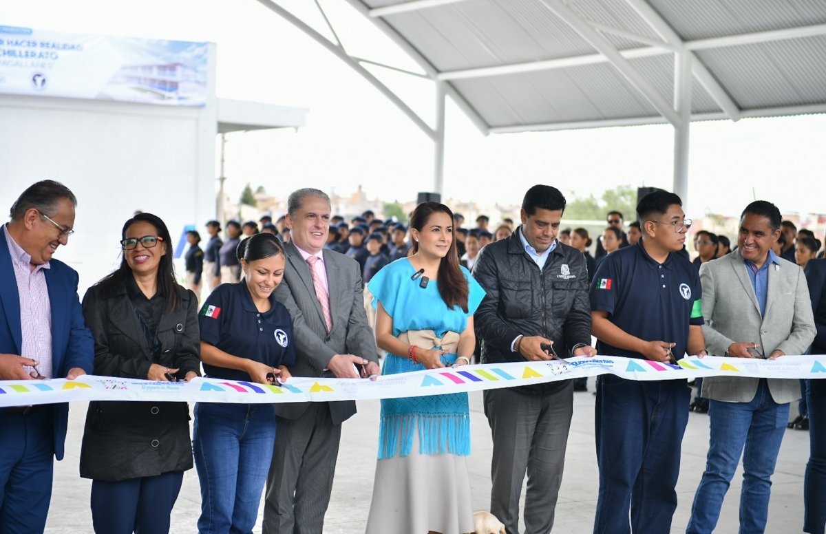 Tere Jiménez entrega el Bachillerato Cívico Estatal José María Arteaga Magallanes en Aguascalientes