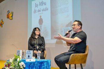 Irving Sauri presenta su primera novela "La letra de mi vida" en el Museo de la Isla de Cozumel