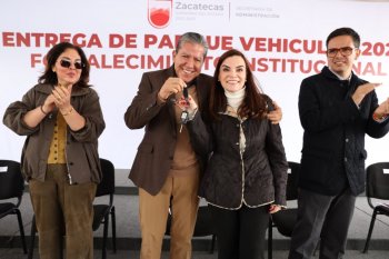 David Monreal entrega 165 vehículos en Zacatecas y anuncia estímulos fiscales