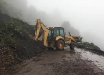CICAEG retira derrumbes en tramo San Lucas–San Miguel Amoltepec tras paso del ciclón Simón