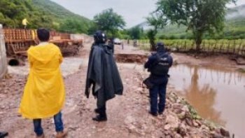 Colapsa puente provisional en la carretera Quetzalapa–Chaucingo, en Huitzuco de los Figueroa