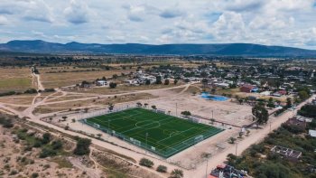 Libia Dennise entrega apoyos al campo y obras en San Luis de la Paz y San Diego de la Unión