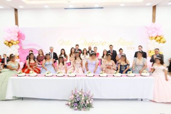 Diez adolescentes de la Casa del Adolescente celebran sus XV años en Casa Puebla