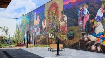 Centro Cultural Plaza de La Ranita en Uruapan: mural, artesanías y teleférico