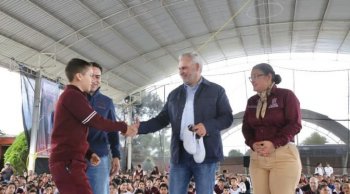 Michoacán supera 800 mil pares de tenis entregados a estudiantes de secundaria