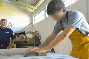 Tres adolescentes del Centro de Internamiento inician taller de carpintería de seis meses