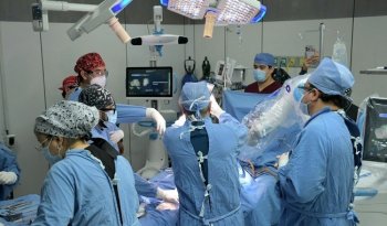 ISSSTE estrena robot ROSA en Culiacán para cirugías de reemplazo de rodilla