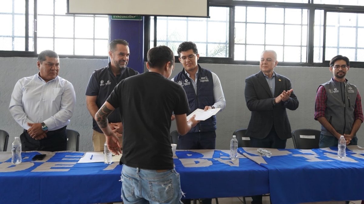 Entregan certificados de educación básica a 16 personas en rehabilitación en Querétaro