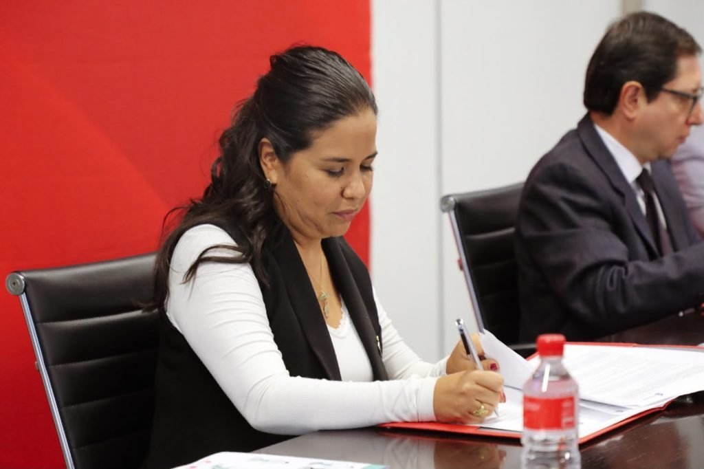 Juventudes Guanajuato firma convenios con Ibero León y UDL para financiar estudios