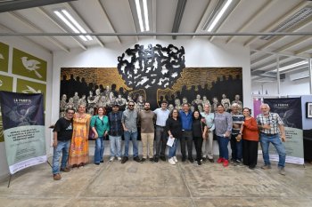 Colima celebra 30 años de La Parota con mural colectivo de xilografía en Comala