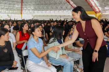 Indira Vizcaíno entrega más de 2,500 laptops a estudiantes de licenciatura en Colima, Coquimatlán y Villa de Álvarez