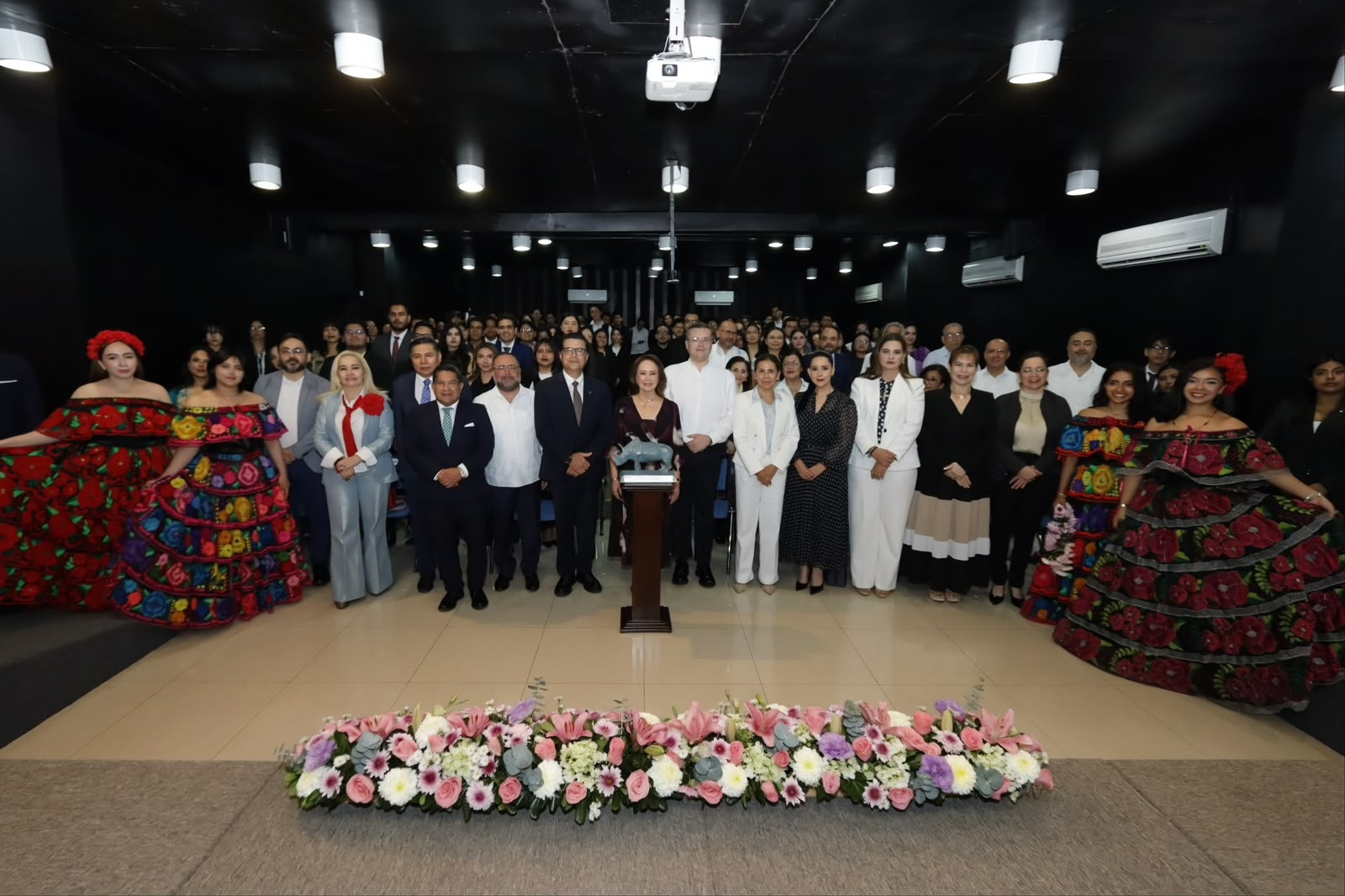 LOS ABOGADOS SOMOS GENERADORES DE PAZ EN MEDIO DEL CONFLICTO: YASMÍN ESQUIVEL