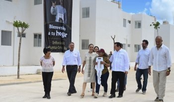 Sheinbaum entrega 432 viviendas en Umán y liquida 658 créditos impagables del Fovissste
