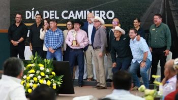 Víctor Castro convive con personal de la JEC por el Día del Caminero en Baja California Sur