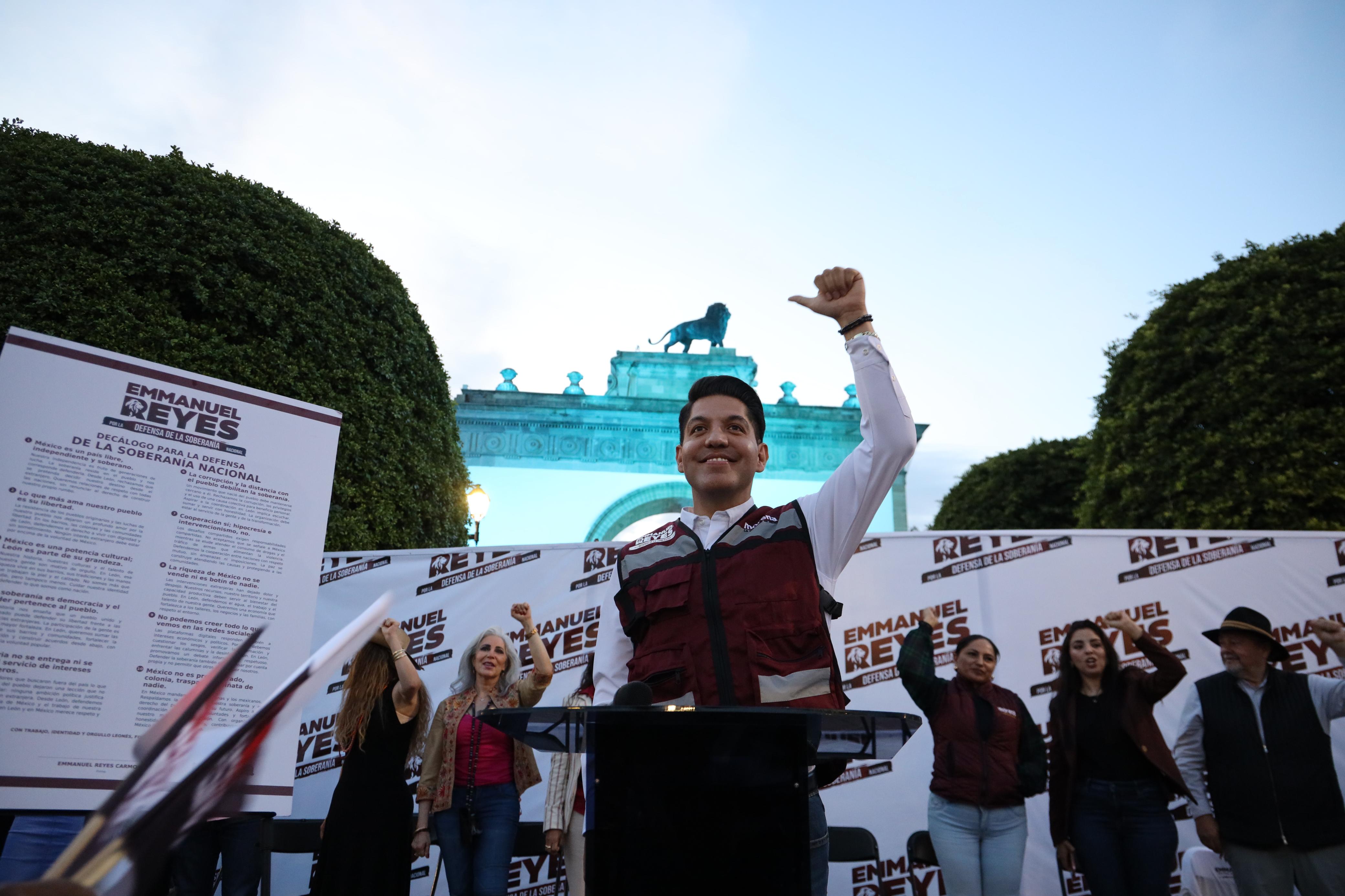 Emmanuel Reyes oficializa su registro como aspirante a la Coordinación Municipal de Defensa de la Transformación en León