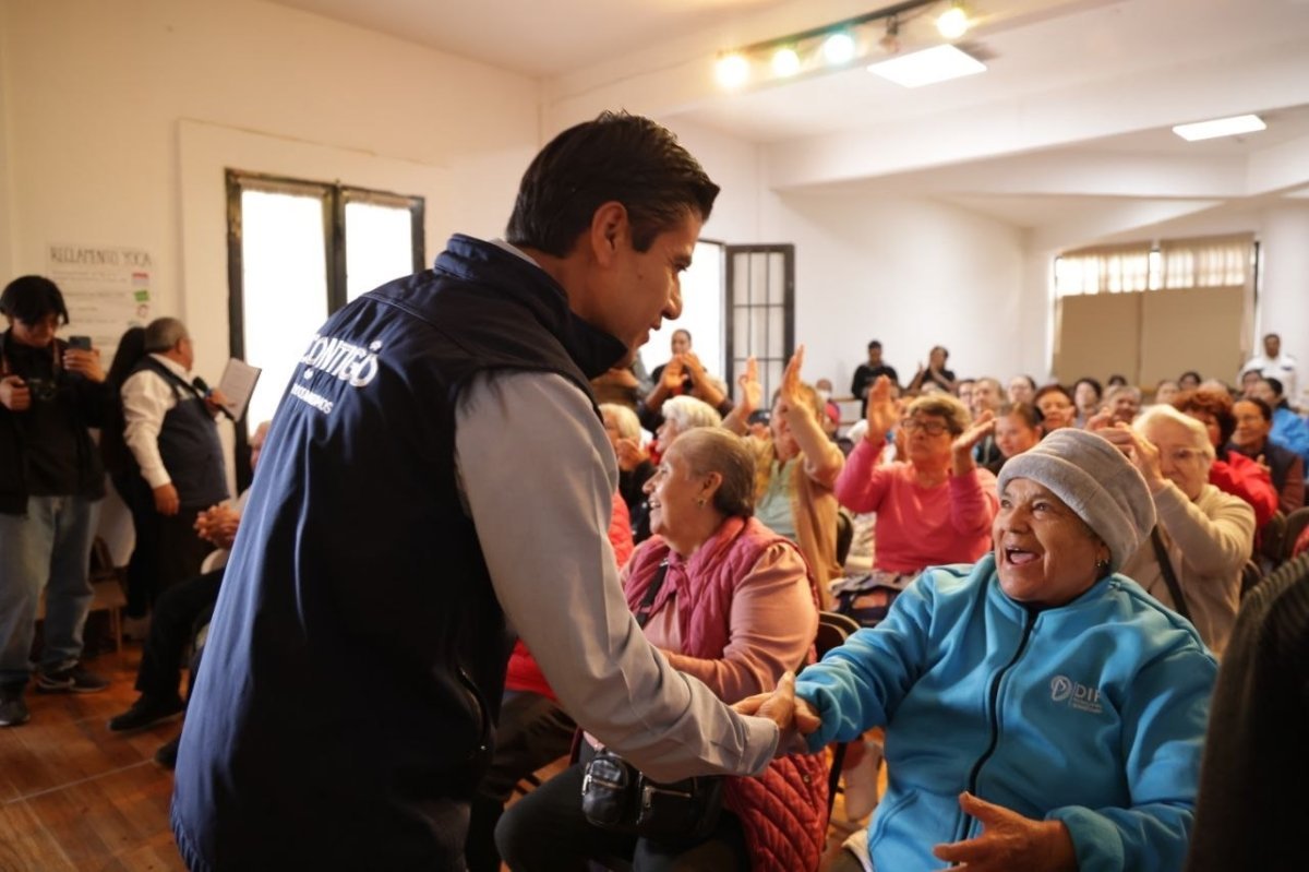 Secretario de Desarrollo Social de Querétaro visita club de adultos mayores con 52 beneficiarios