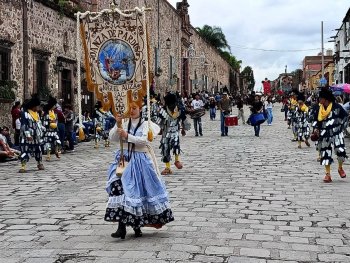 Grupo de danza "Los Pardos" del Cobaez lleva tradiciones zacatecanas a San Miguel de Allende