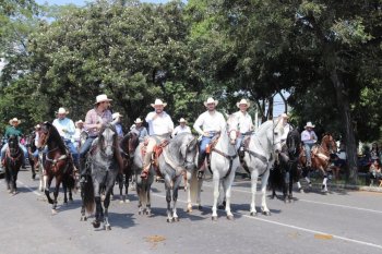 Iffecol invita a la cabalgata inaugural de la Feria de Todos los Santos Colima 2026