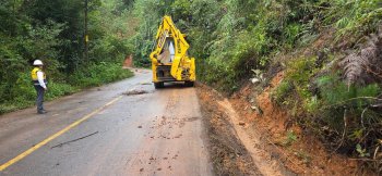 Secretaría de Infraestructura libera tramos carreteros afectados por lluvias en la Sierra Norte de Puebla