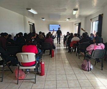 Capacitan a 101 trabajadores de CECOSAMA y centros de adicciones en protección civil