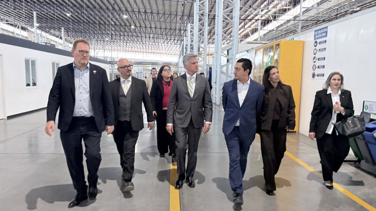 UNAQ recibe al embajador de Canadá para fortalecer cooperación académica e industrial