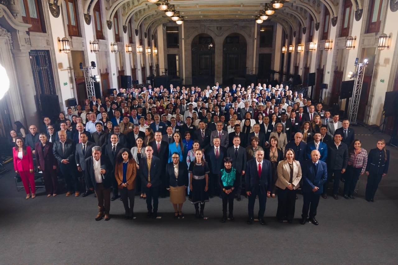 Armenta asiste a Palacio Nacional a reuniones sobre vivienda y salud con Sheinbaum