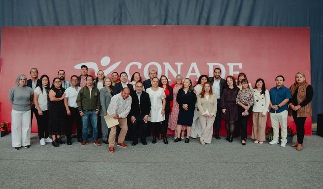 CONADE reconoce a trabajadores con hasta 45 años de servicio; destaca Manuel Olayo Ramírez