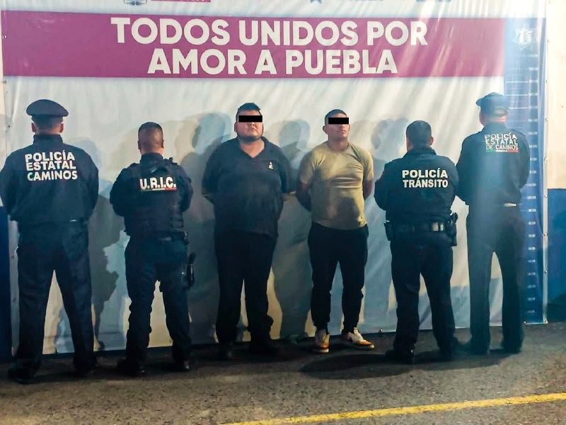 Policía Estatal y Comisaría de Coronango recuperan tractocamión robado y detienen a dos hombres