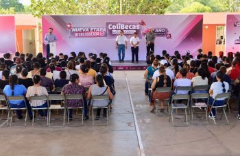 Entregan 78 laptops a estudiantes de secundaria en Ixtlahuacán, Colima
