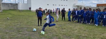 Porteros del Club León conviven con adolescentes del Centro de Internamiento Especializado