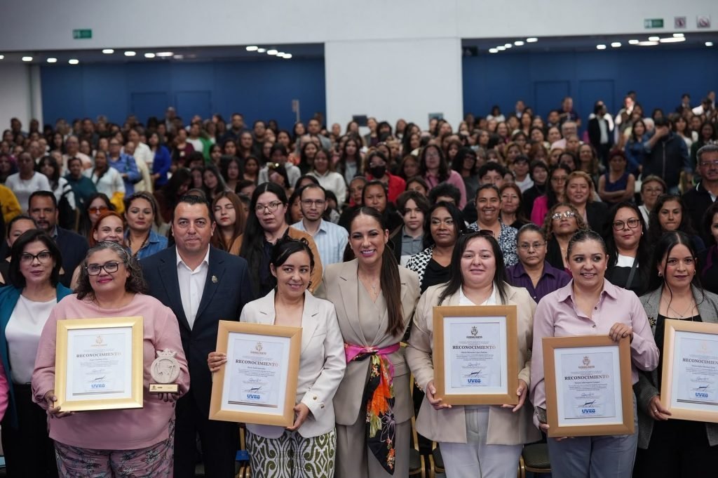 UVEG entrega constancias a 250 mujeres del programa Aliadas Digitales en León
