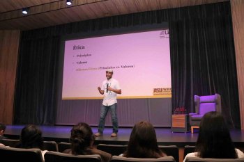 Académico de ASU llama a fijar límites éticos ante el avance de la superinteligencia artificial