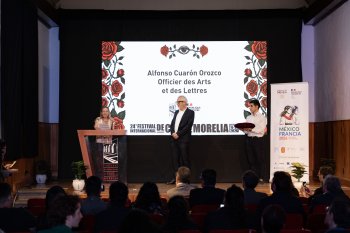 Alfonso Cuarón recibe en Morelia la Orden de las Artes y las Letras de Francia