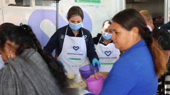 Comedores móviles del DIF Estatal sirven hasta 800 raciones diarias en Querétaro