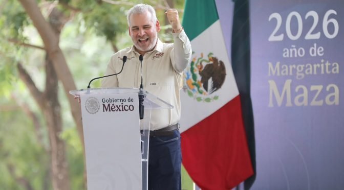 Bedolla respalda a Sheinbaum en defensa de la soberanía y entrega créditos a mujeres en Apatzingán