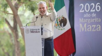 Bedolla respalda a Sheinbaum en defensa de la soberanía y entrega créditos a mujeres en Apatzingán