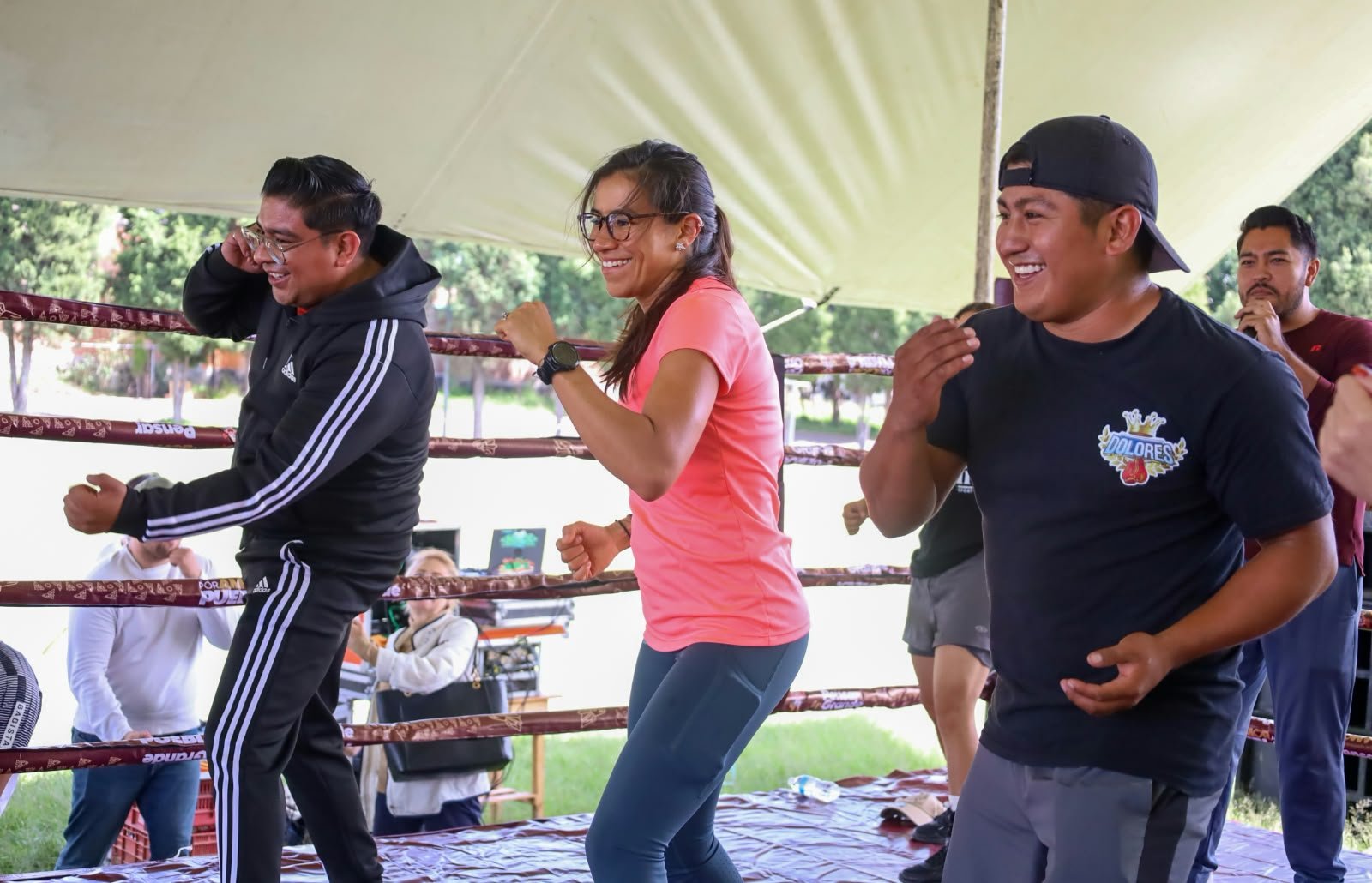 Clase masiva de box reúne a 150 personas en San Andrés Cholula