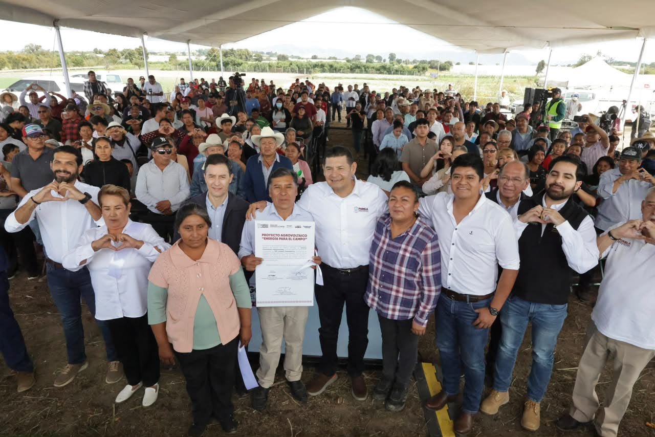 Puebla inaugura en Tianguismanalco el primer sistema agrovoltaico vertical del país