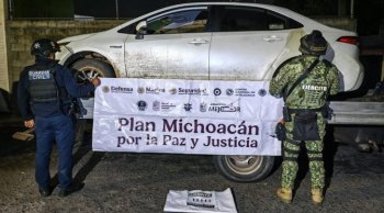 Aseguran ametralladora, fusiles y vehículos con insignias delictivas en Zinapécuaro e Indaparapeo