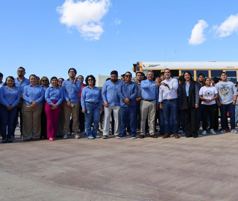 Gobierno de Baja California Sur entrega autobús de 56 pasajeros a la Universidad Tecnológica de La Paz