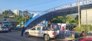 Policía Estatal vigila entradas y salidas escolares en Acapulco