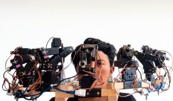 Mil Ojos, el exoesqueleto con IA que busca preservar la memoria y abordar el duelo