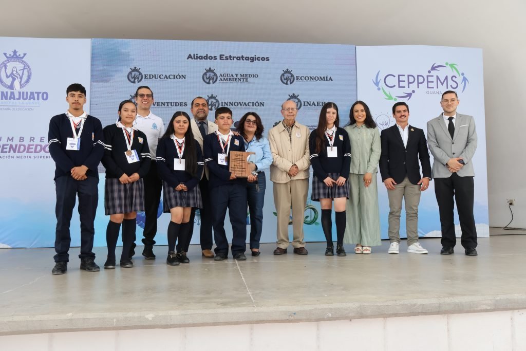 Estudiantes del SABES La Campana ganan primer lugar en Cumbre de Emprendedores 2026