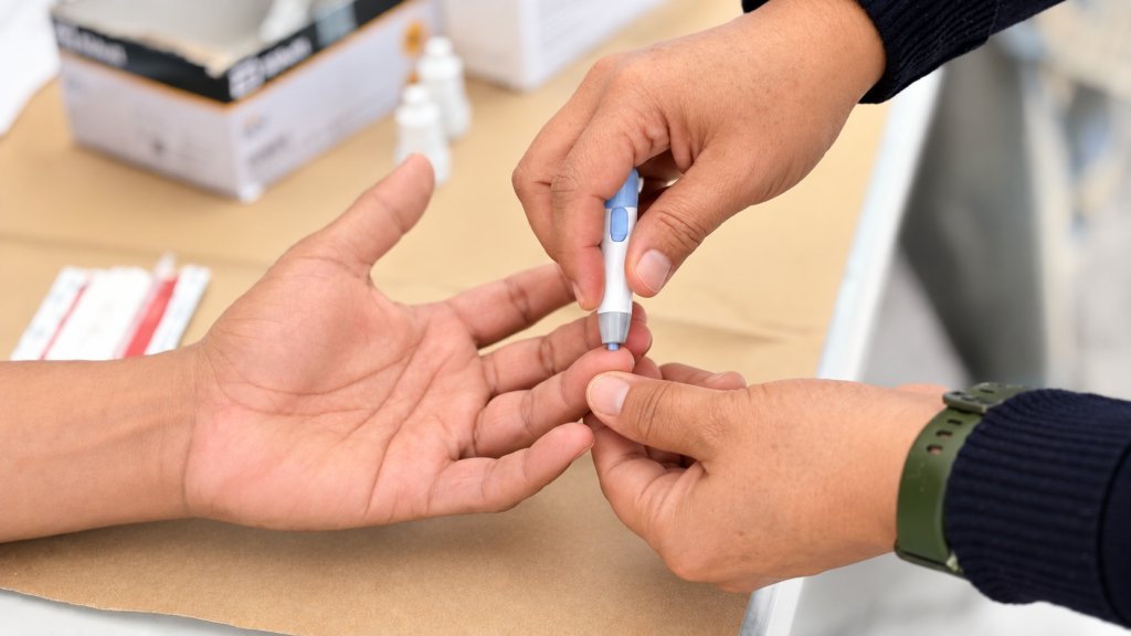 Farmacias ISSEG ofrece glucómetros a 299 pesos en campaña de noviembre para diabetes