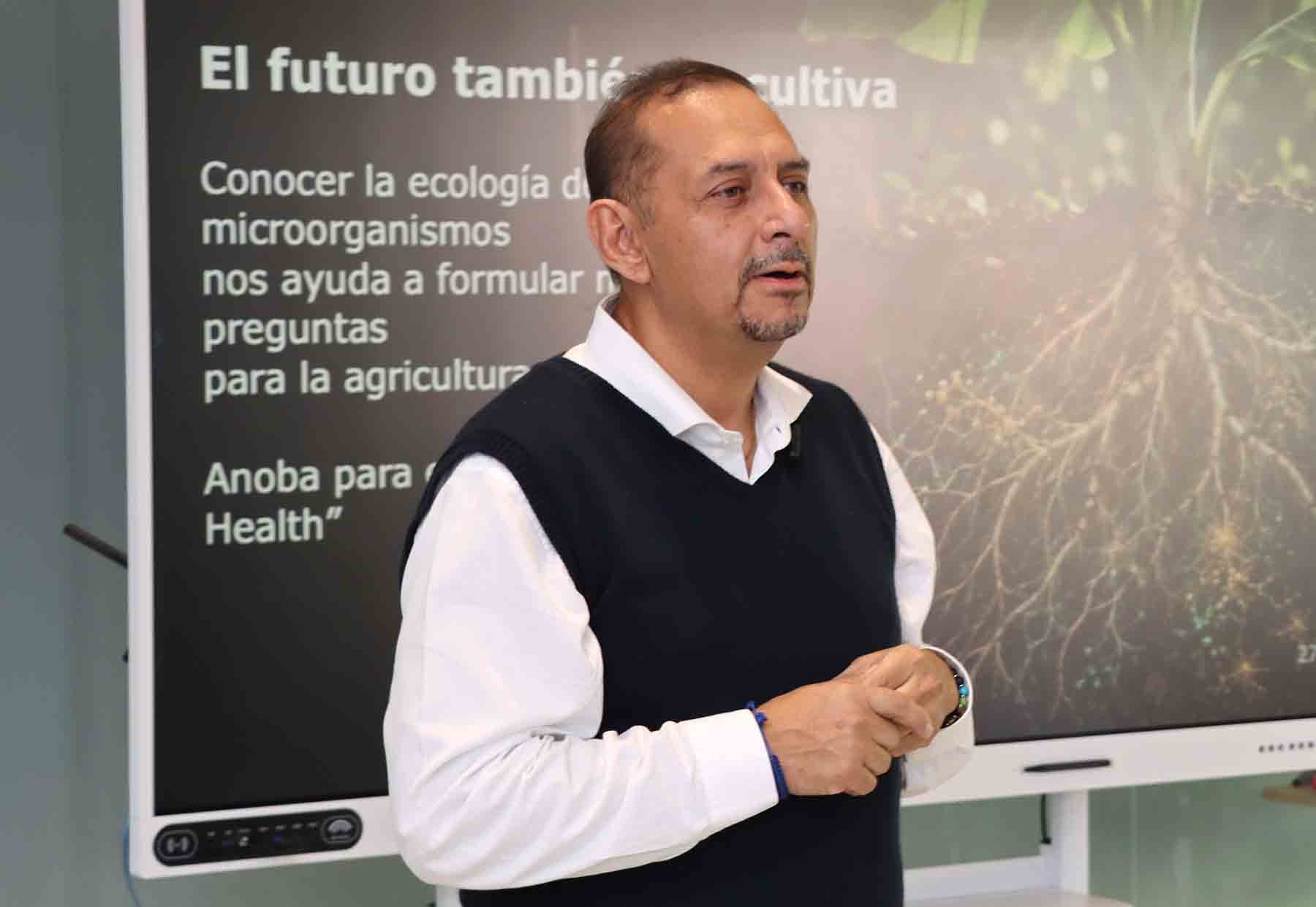 Investigador de la UAG estudia microbiomas vegetales para reducir agroquímicos