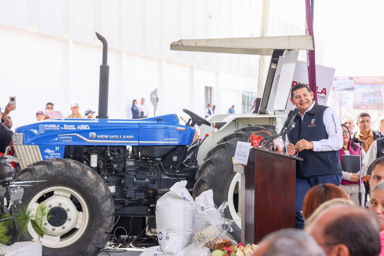 Puebla entrega 600 apoyos agrícolas en San José Chiapa con inversión de 4.09 mdp
